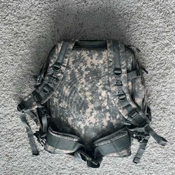 RUCKSACK/BACKPACK,  camouflauge - Picture 8 of 8